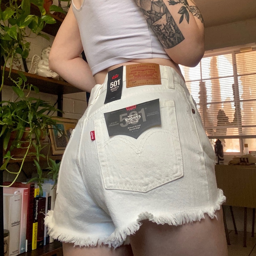 LEVIS 501 MID RISE SHORTS NWT